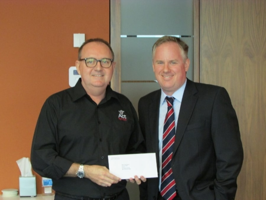 King &#038; Wood Mallesons gives $10,000 towards vital therapy equipment